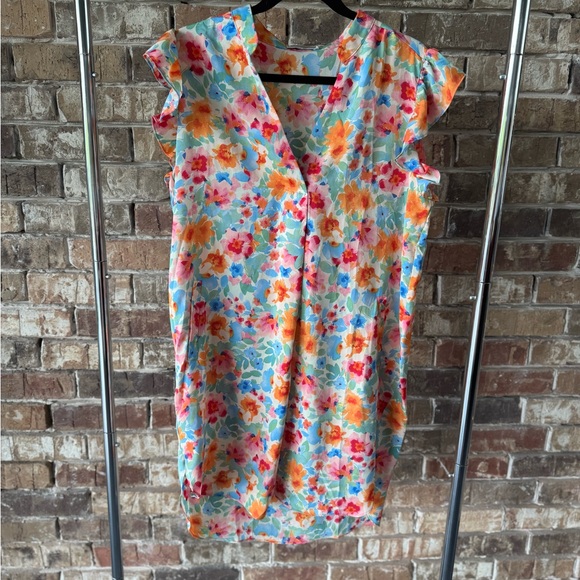 ANNA KAY Dresses & Skirts - ANNA KAY Colorful Floral V-Neck Blouse Size M